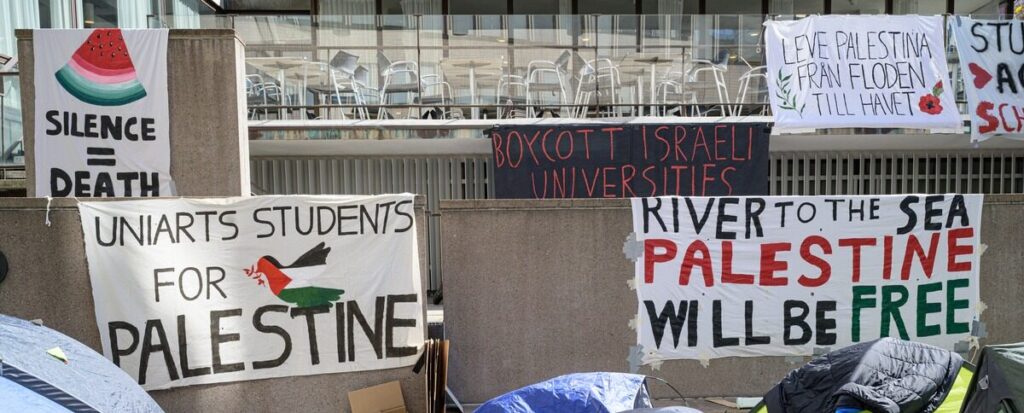 Academic Boycott Protest Camp in Helsinki. Photo credits: Helsinki City Museum, CC BY 4.0 via Wikimedia Commons